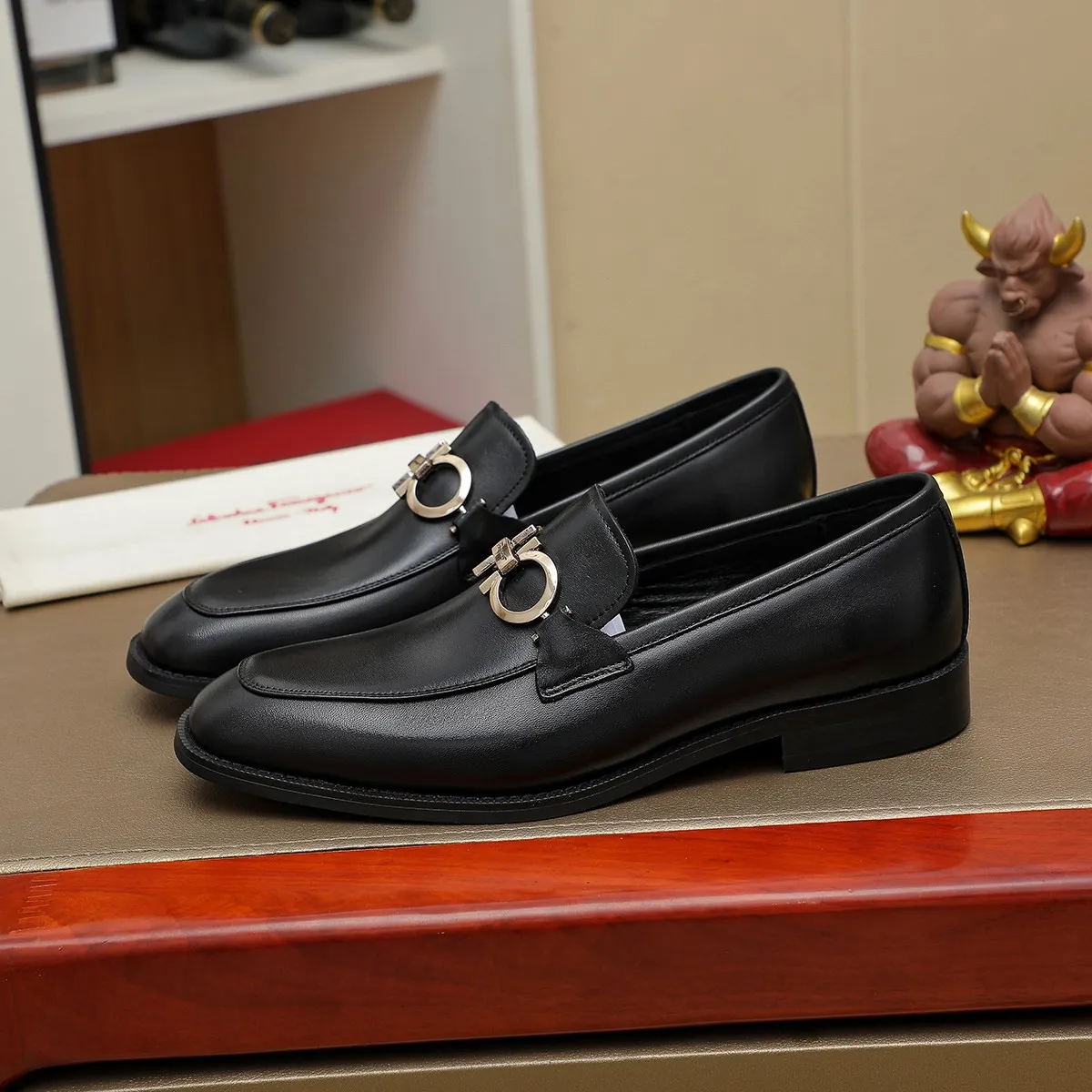 Men's shoes💰420🔥Ferragamo new men's formal shoes🇨🇳Official website original 1:1 mold opening, original quality💯Fine workmanship, high-end luxury shoes☘ The surface is made of imported Italian first-layer cowhide🌴🐑Leather lining🍓Rubber wear-resistant and non-slip outsole, breathable and comfortable to wear🍍The first choice for high-grade men, size 39-45 (38.46. Can be customized)